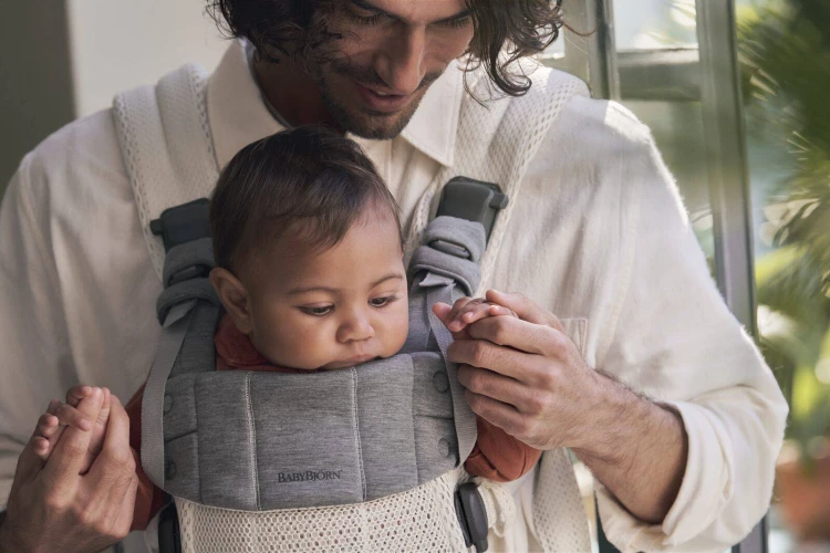 pol_pl_BABYBJORN-nosidelko-Harmony-3D-Mesh-Kremowy-30850_23.jpg