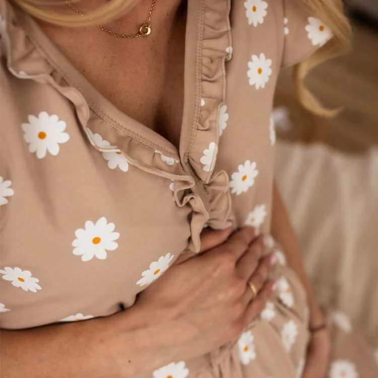 KOSZULA-STOKROTKI-BEŻ-SESJA2 — kopia.jpg