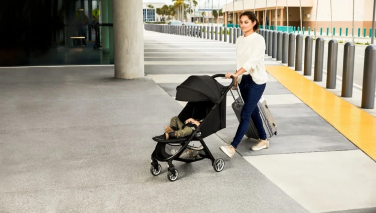 BABY_JOGGER_BBJ_CITY_TOUR_2_Pitch_Black_Calf_Support_Lifestyle_245.jpeg
