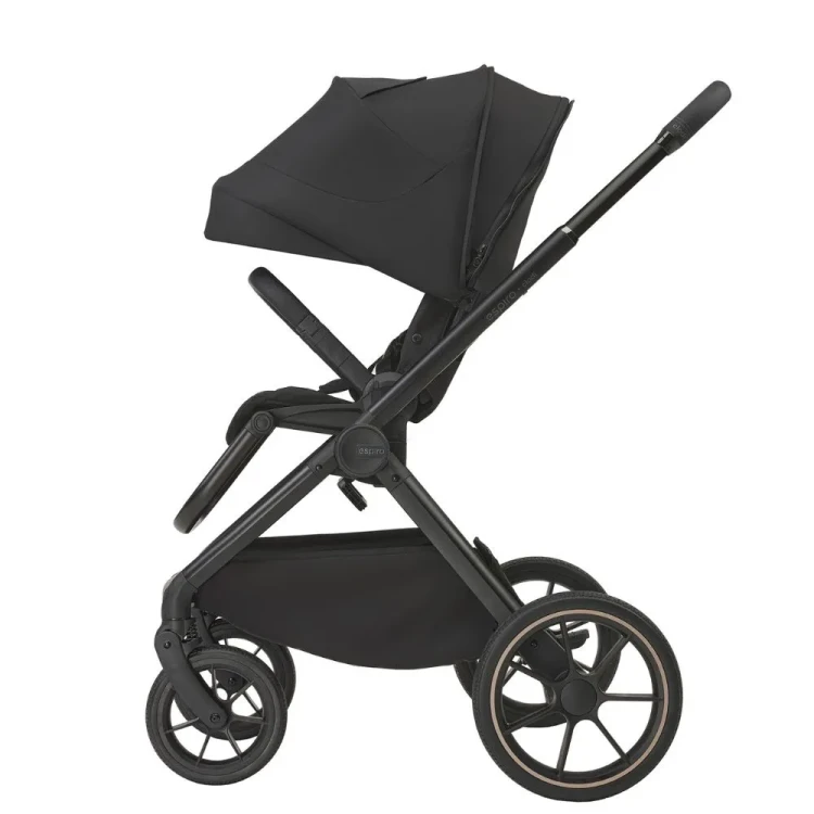 siedzisko-spacerowe-na-stelażu-przodem-do-kierunku-jazdy-z-otwartym-panelem-wentylacyjnym