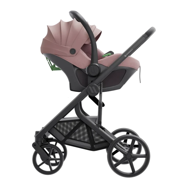 Fotelik-dla-noworodka-avionaut-pixel-3-wpięty-na-stelaż-wózka-widok-z-boku-kolor-pink