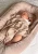 KOKON-niemowlecy-PREMIUM-bawelna-satynowa-velvet-daisy-z-dzieckiem.webp