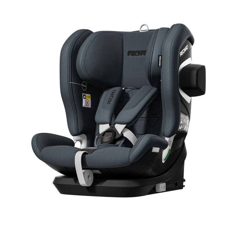 Recaro-Velix-1-Gallant-Grey-fotelik-uniwersalny---widok-po-skosie-z-zalozona-oslona-boczna.webp